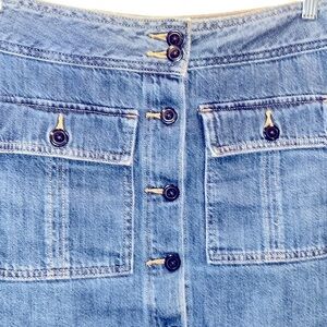 GAP Denim Skirt, SZ(8)29, Waist 16”, Length 17”, Button Front, Usable Pockets X4